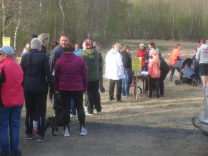 Lång kö till Maria! Klicka för större bild!